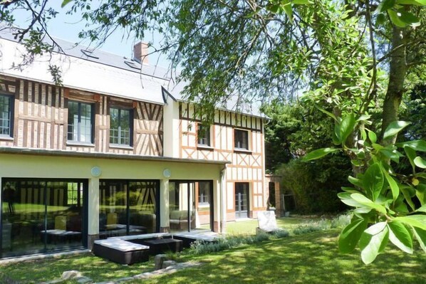 Extérieur maison de vacances [été]