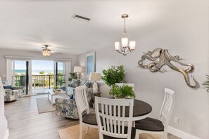 Open main living area. Dining table offers an extension as well as 6 chairs 