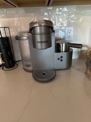 Kerig Coffee Maker with Milk Frother