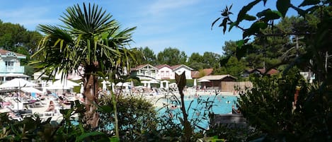 vue sur la piscine