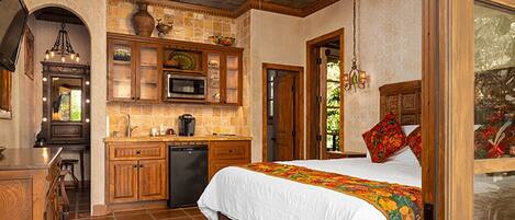 The Casita Verde suite sleeps 2 with a king bed. Private entrance and bath.
