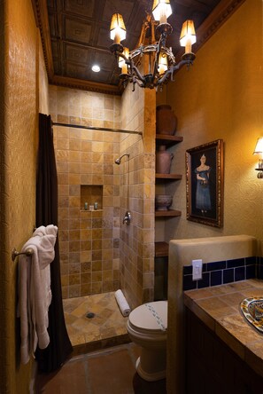 The Casita Verde suite's private tiled bath.