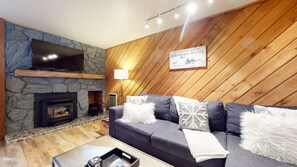 Couch, Furniture, Living Room, Indoors, Room