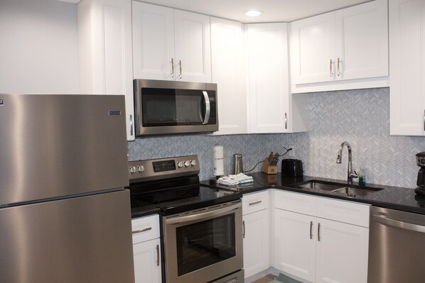 Beautiful new cook's kitchen! Fully stocked and ready for you to create.