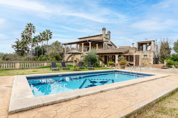Swimming pool