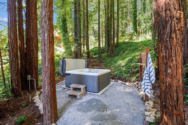 The hot tub is set in a fairy ring of redwoods - look up!