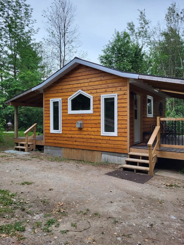 Great side view cabin