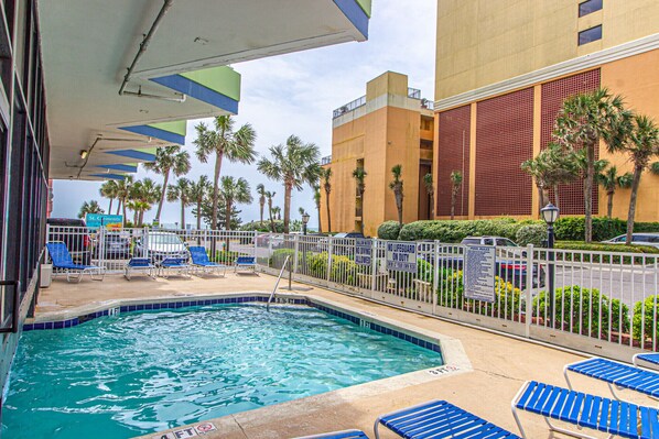 Indoor/outdoor pool
