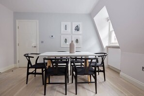 Dining Area for Six