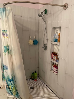 Very clean, new shower.  Comes with shampoo, conditioner and soap.