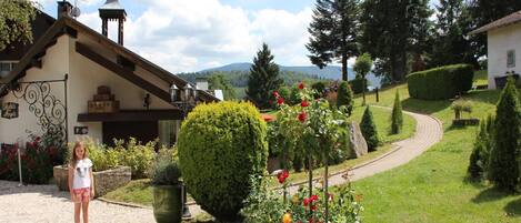 Außenseite Ferienhaus [Sommer]