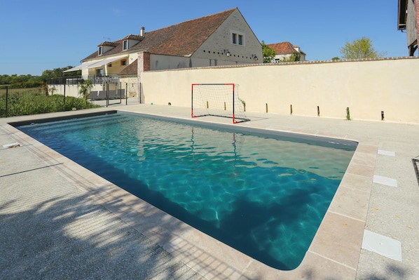 piscine et maison d'hôtes côté champ