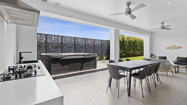 Outdoor dining