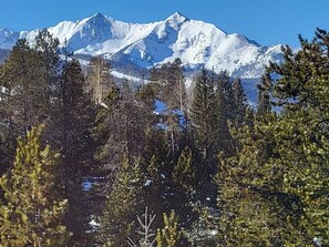Incredible mountain views in all directions!