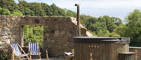 Bañera de hidromasaje al aire libre