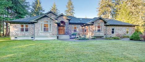 Lakeside Forest Retreat - Exterior - Front of House