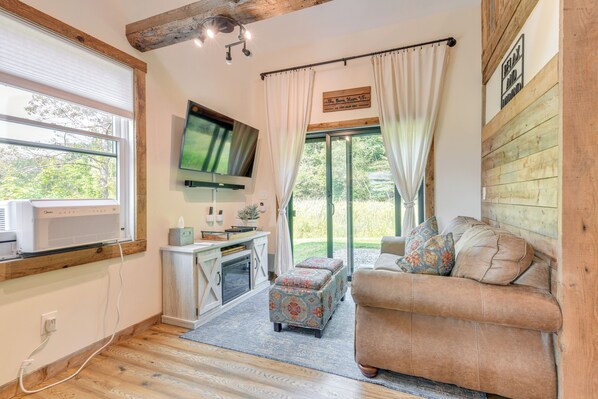 Stowe Vacation Rental | 1BR | 1BA | 480 Sq Ft | Half-Step Required to Enter