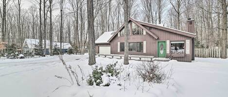 Harbor Springs Vacation Rental | 3BR | 2BA | 2,000 Sq Ft | 2 Steps to Access