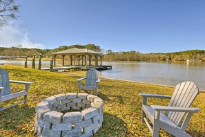 Outdoor Space | Fire Pit | Riverfront