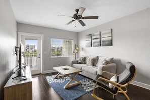 Living room - overlooks the intracoastal - sleeper sofa