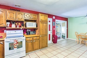 Fully Equipped Kitchen with Oven Range, microwave, coffee maker, toaster, blende