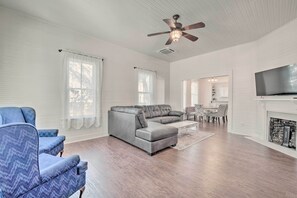 Living Room | Smart TV