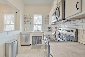 Fully Equipped Kitchen | Toaster