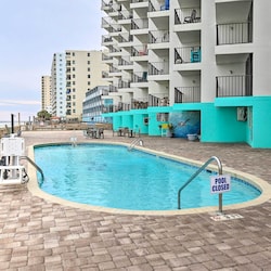 Community Amenities | Oceanfront Pool