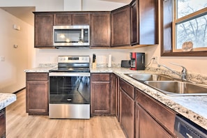 Kitchen | Fully Equipped w/ Cooking Basics