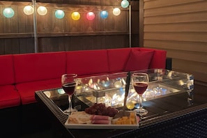 Because life is made for intimate moments and gatherings among friends…