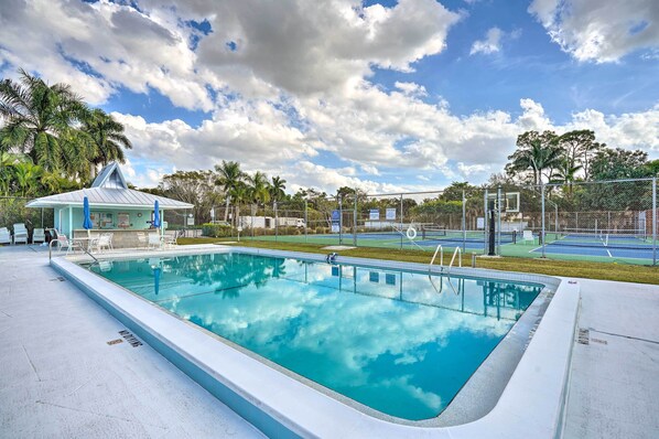 Naples Vacation Rental | 3BR | 2BA | 2,181 Sq Ft | 1 Step Required