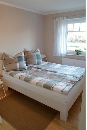 Schlafzimmer mit Doppelbett