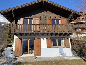 Ciel, Bâtiment, Fenêtre, Propriété, Bois, Maison, Arbre, Chalet, Siding, Plante