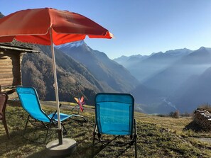 Ciel, Meubles, Écorégion, Montagne, Chaise, Pente, Plante, Parapluie, Mobilier De Jardin, Herbe