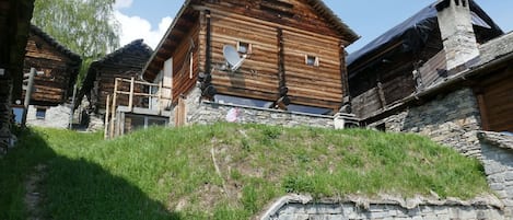 Himmel, Pflanze, Eigentum, Gebäude, Holz, Grundstueck, Wolke, Steigung, Fenster, Hütte