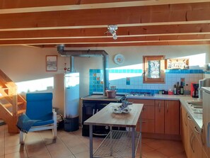 Möbel, Countertop, Cabinetry, Stuhl, Tabelle, Holz, Küche, Küchengerät, Hartholz, Flooring