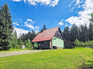 Wolke, Himmel, Pflanze, Natürliche Landschaft, Natürlichen Umgebung, Gebäude, Baum, Grundstueck, Haus, Gras