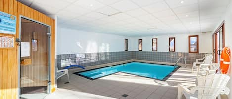 Water, Couch, Swimming Pool, Building, Table, Flooring, House, Floor, Leisure, Shade