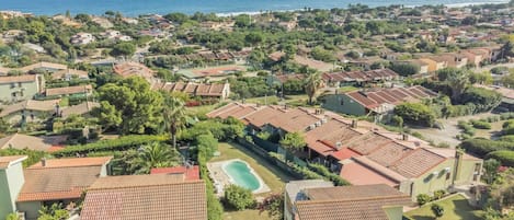 Ciel, Jour, Propriété, Bâtiment, Plante, La Nature, L'Eau, Bleu Azur, Fenêtre, Arbre