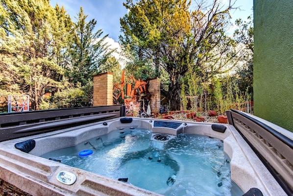 Outdoor spa tub