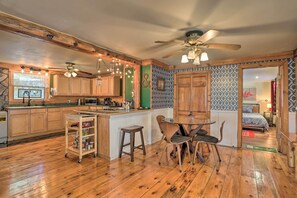 Dining Area | Kitchen