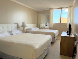 Bedroom (2 Queens)