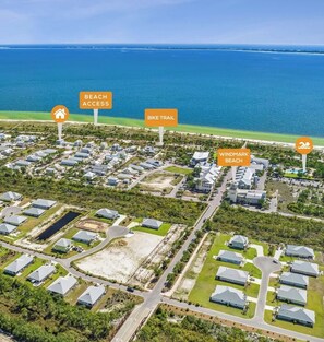 LOCATION, LOCATION! Easily walkable to beach, food, drinks & ice cream 🏝️ 🥗🍹🍦