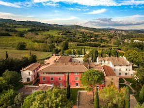 Tuscany villa with shared pool