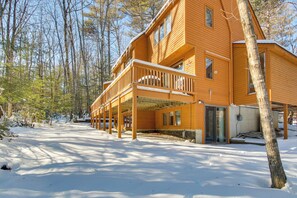 Property Exterior | Balcony | Grill | Outdoor Dining Table