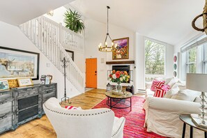 Living Room | Smart TV | Ceiling Fans | Gas Fireplace | Window & Wall A/C Units