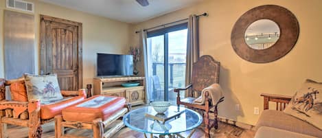 Fort Worth Vacation Rental | 2BR | 1BA | 800 Sq Ft | Stairs Required for Entry
