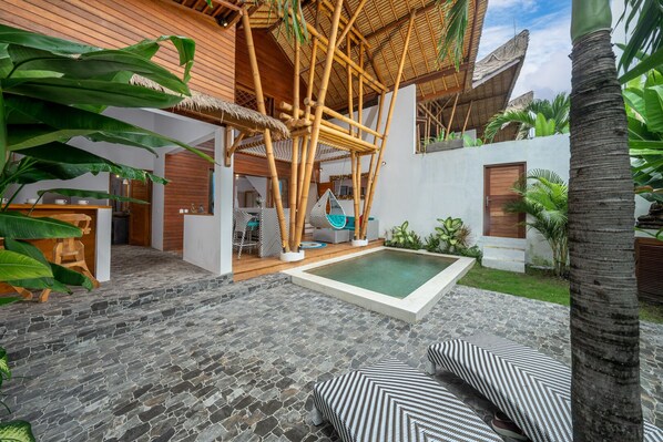 Pool inomhus/utomhus