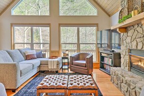 Living Room | Single-Story Cabin