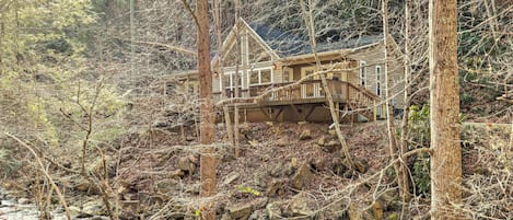 Bryson City Vacation Rental | 2BR | 2BA | 1,320 Sq Ft | Stairs Required to Enter